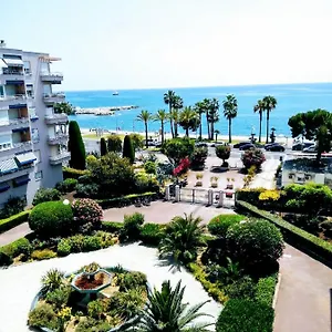 https://les-galets-bleus.fr-provencehotel.com
